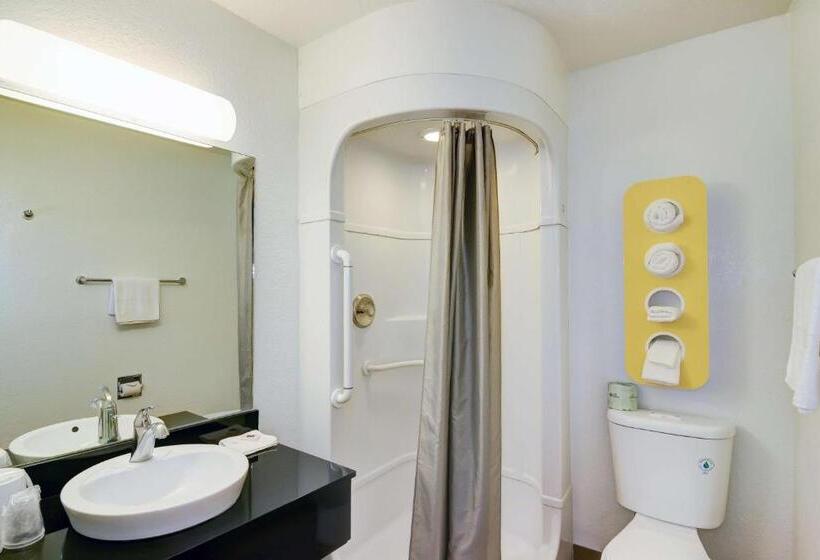 غرفة قياسية لذوى الاحتياجات الخاصة, Vagabond Inn Sylmar