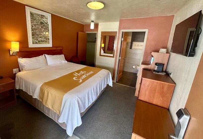 キングサイズベッドのデラックスルーム, Sun Valley Motel Junction
