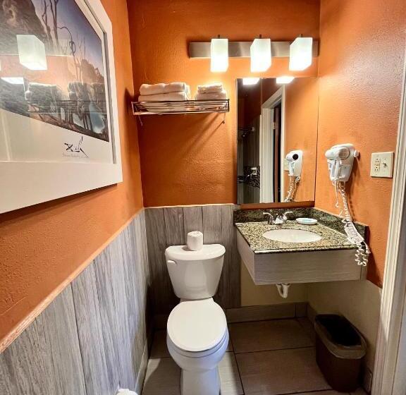 キングサイズベッドのデラックスルーム, Sun Valley Motel Junction