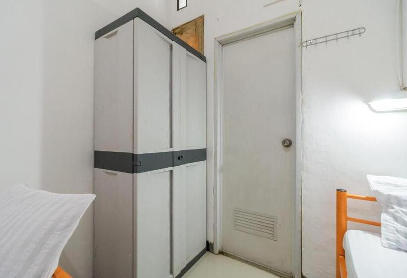 Номер Стандарт, Reddoorz Near Terminal Bubulak Bogor