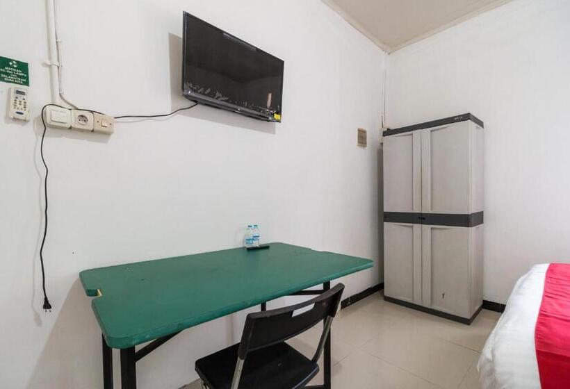 Номер Стандарт, Reddoorz Near Terminal Bubulak Bogor
