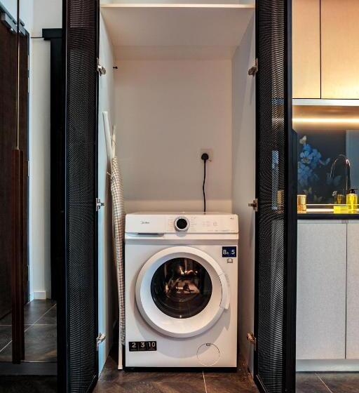 استودیوی استاندارد با تخت دو نفره بزرگ, Mana Mana Suites At Scarletz Klcc