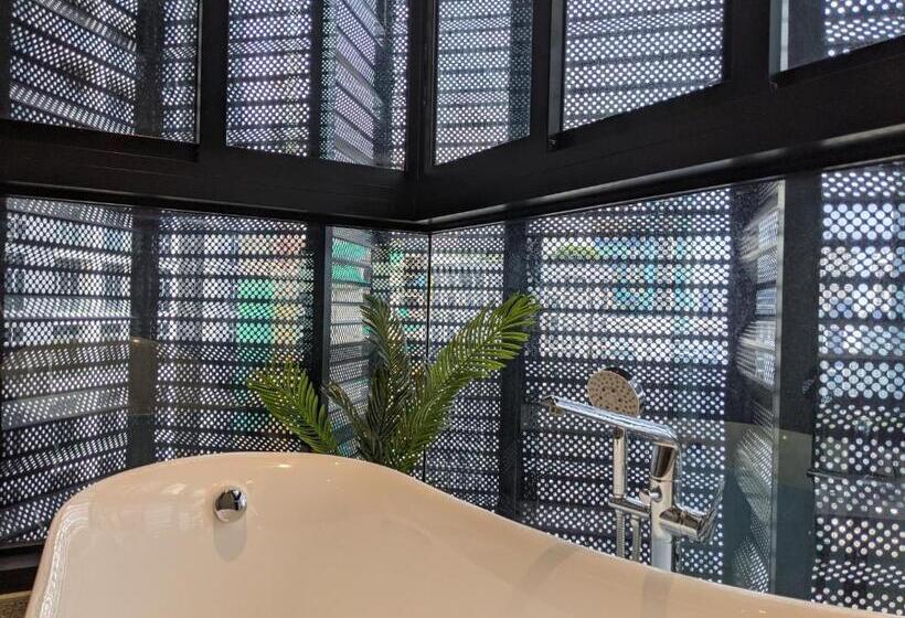 استودیوی استاندارد, Mana Mana Suites At Scarletz Klcc