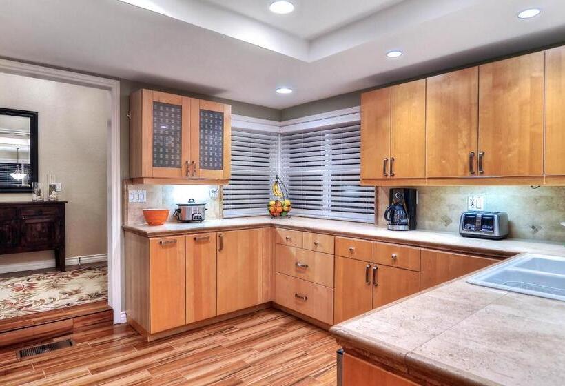 شقة 3 غرف, North Beach B