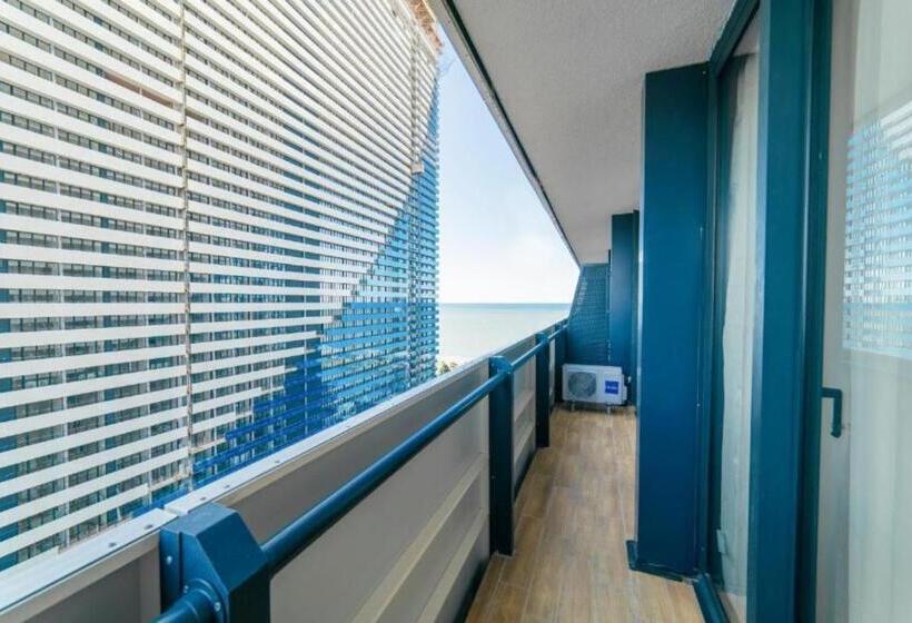 استودیوی استاندارد با چشمانداز دریا, Apartments Orbi City Sea View