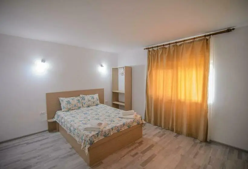 Standard Kolmen Hengen Huone Parveke, Casa Gore