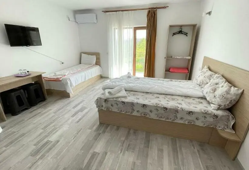 Standard Kolmen Hengen Huone Parveke, Casa Gore