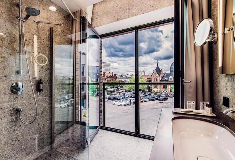 اتاق لوکس, Rezydencja Sowa