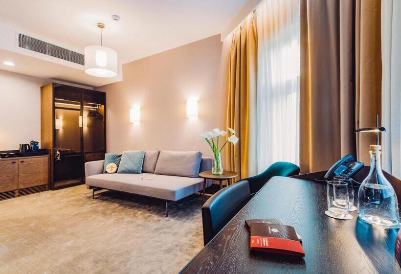 سوییت جونیور, Rezydencja Sowa