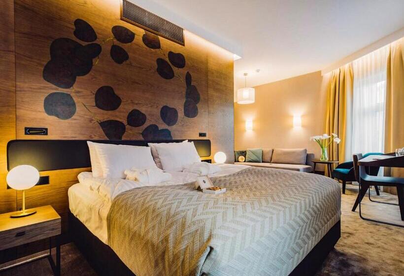 سوییت جونیور, Rezydencja Sowa