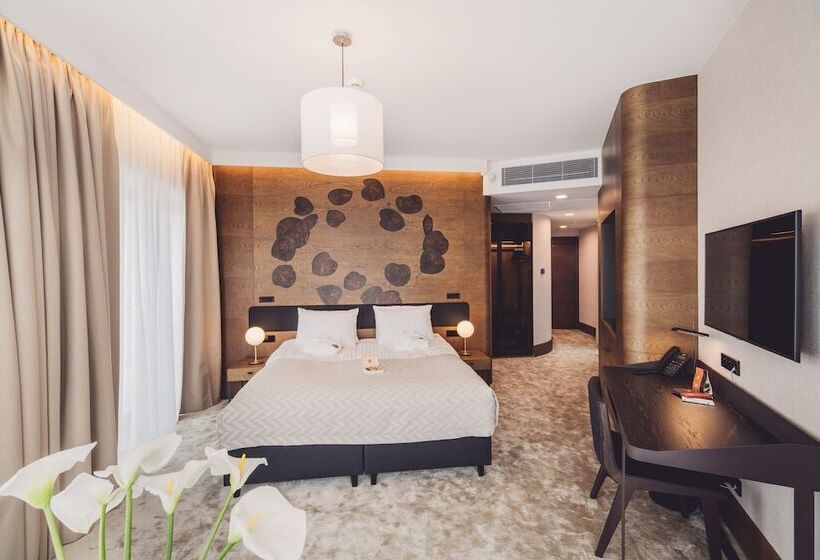 اتاق لوکس, Rezydencja Sowa