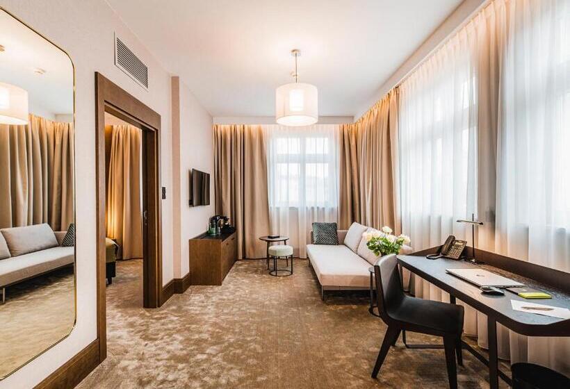 سوییت, Rezydencja Sowa