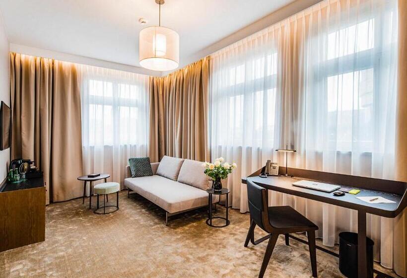 سوییت, Rezydencja Sowa