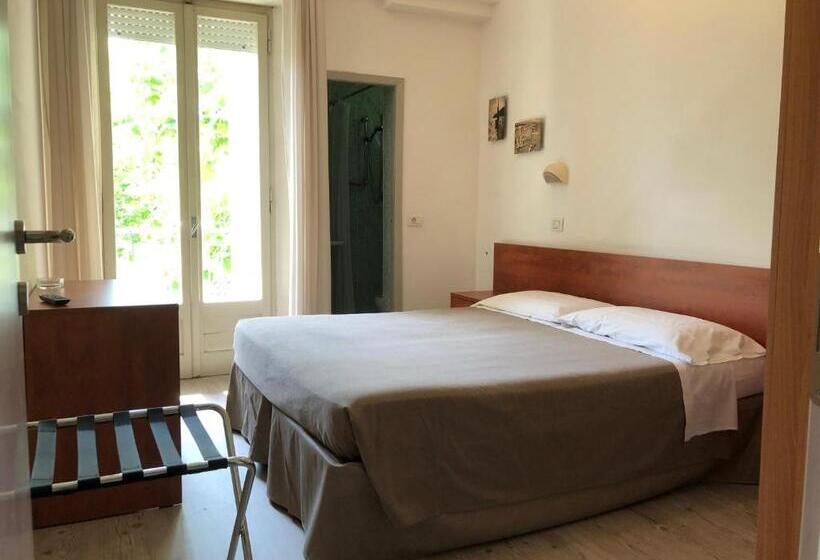 Quarto Estandar, Lux