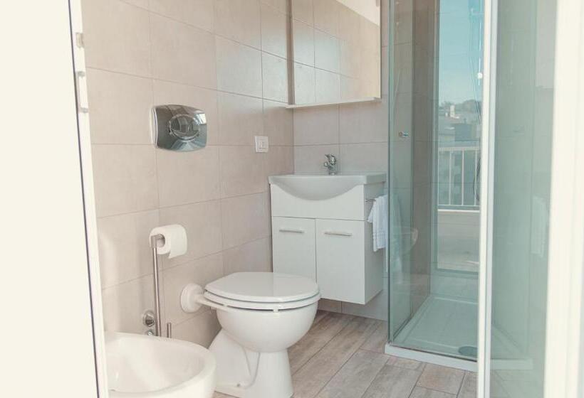 חדר סטנדרט לשלושה, Lux