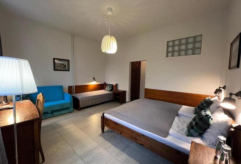 חדר סטנדרט לארבעה, Dworek Bielin