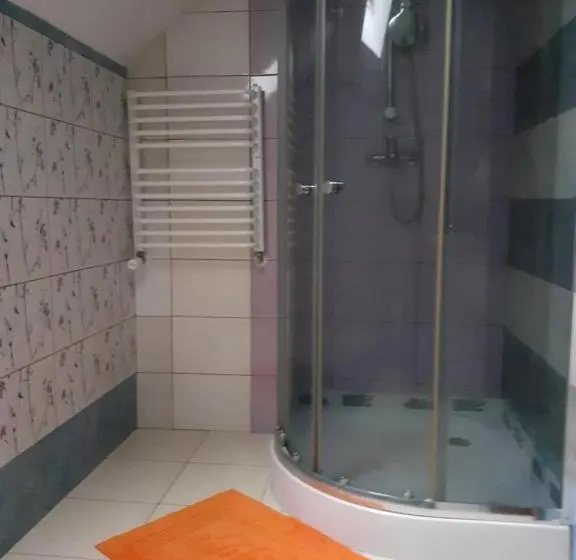Standard Kolmen Hengen Huone, Noclegi Pod Dębem, Pulandia Brzózki