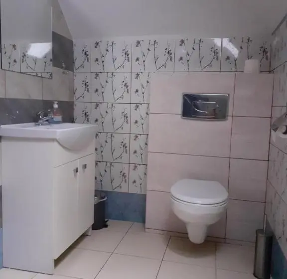 Standard Kolmen Hengen Huone, Noclegi Pod Dębem, Pulandia Brzózki