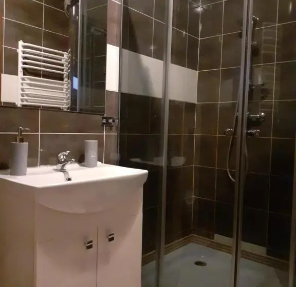 Deluxe-huone, Noclegi Pod Dębem, Pulandia Brzózki