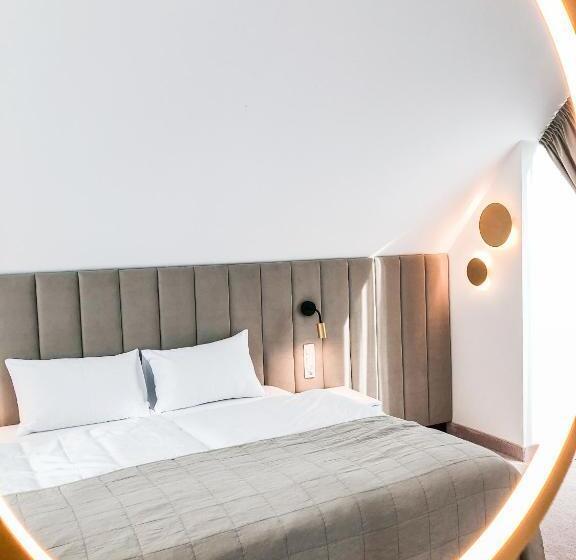 带大床的高级房间, & Restauracja Nad Sandelą