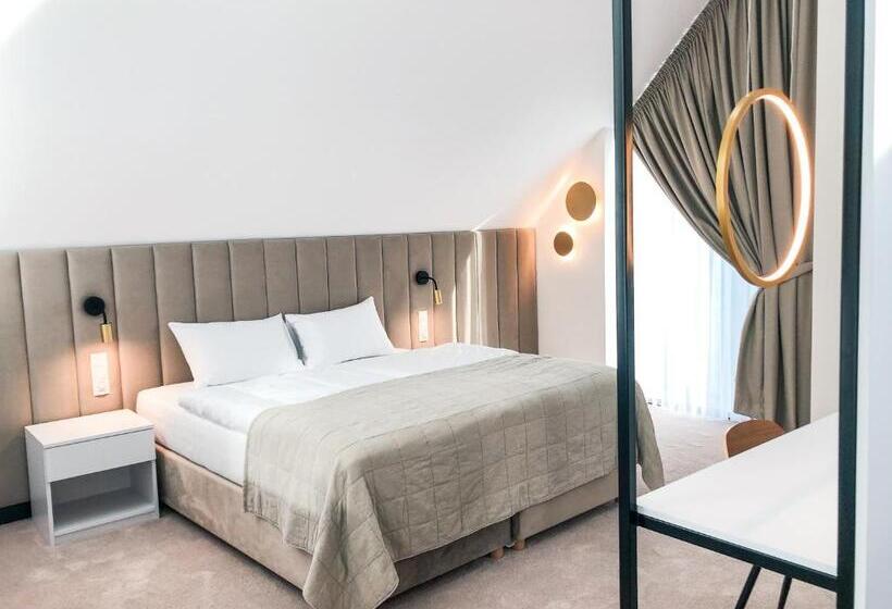 带大床的高级房间, & Restauracja Nad Sandelą