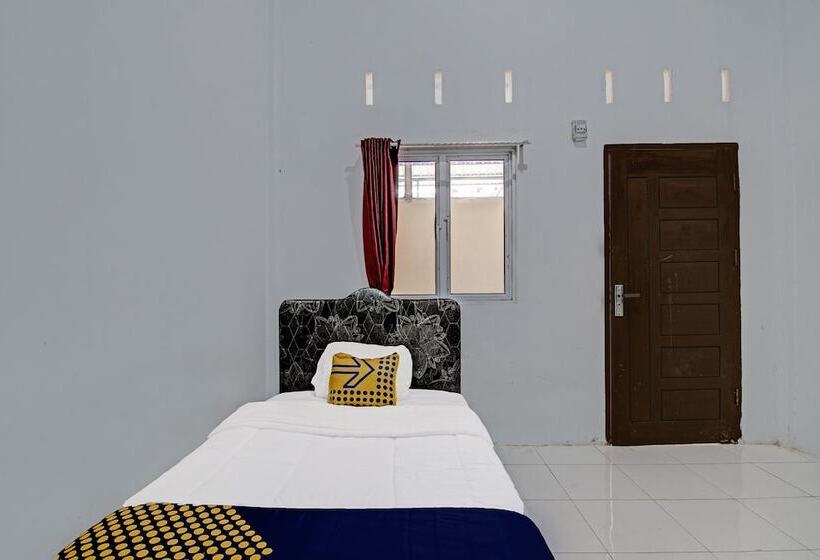 Номер Стандарт Индивидуальный, Spot On 91699 Homestay Hj Lela Syariah