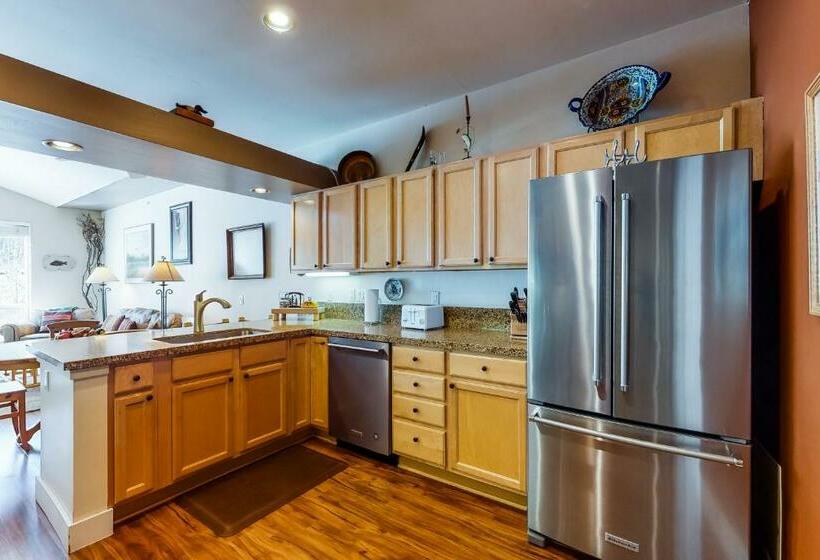 شقة 3 غرف, Wood River Condo