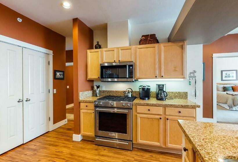 침실 3개 아파트, Wood River Condo