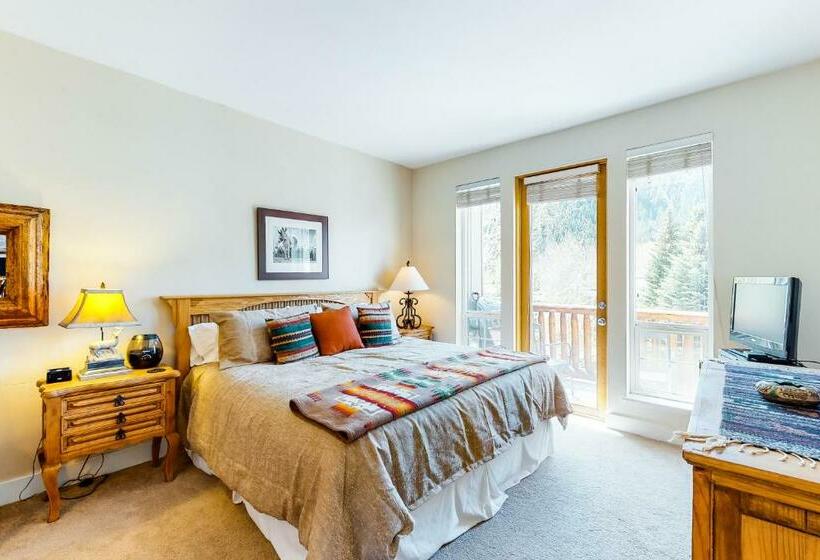 شقة 3 غرف, Wood River Condo