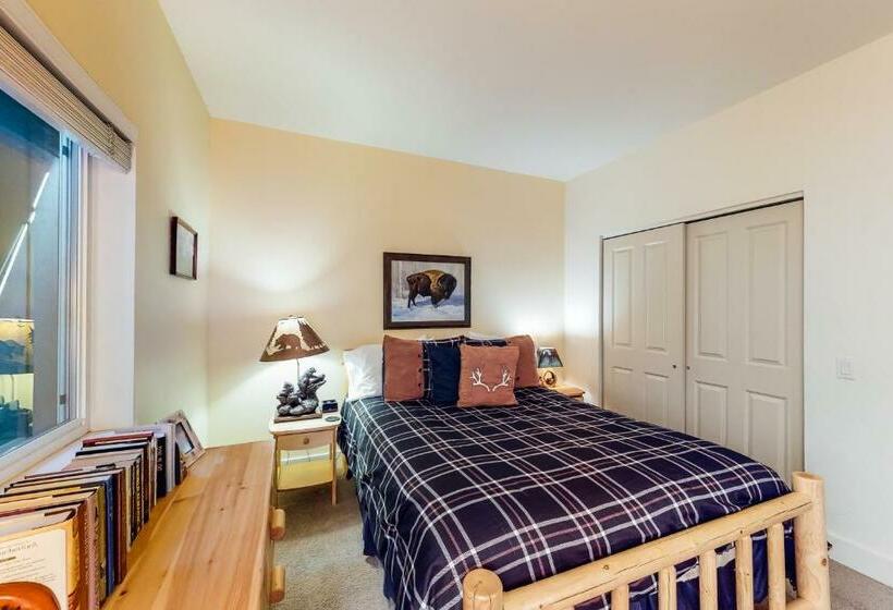 شقة 3 غرف, Wood River Condo