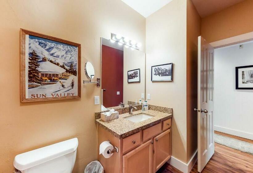 شقة 3 غرف, Wood River Condo