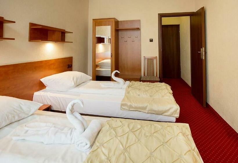 标准间, Zamek Chałupki