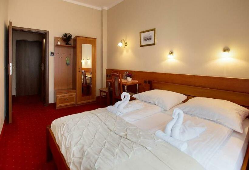 标准间, Zamek Chałupki