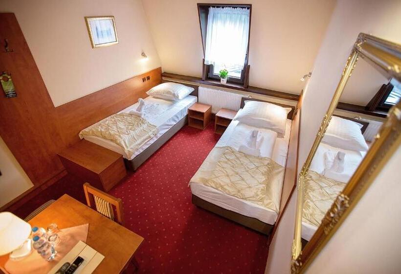 标准间, Zamek Chałupki