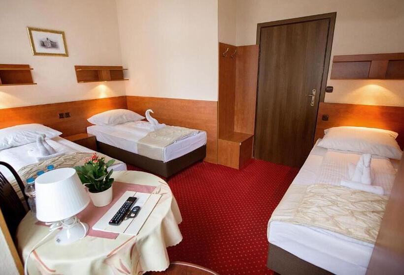 标准三人间, Zamek Chałupki