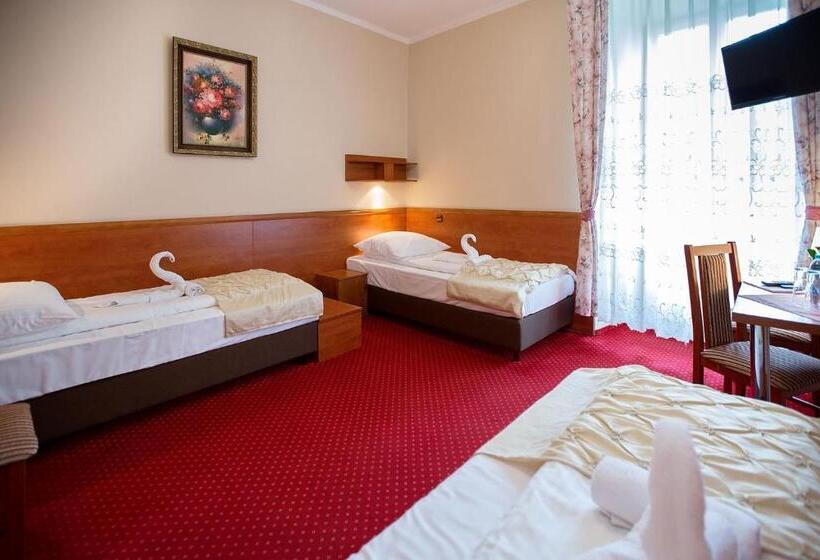 标准三人间, Zamek Chałupki