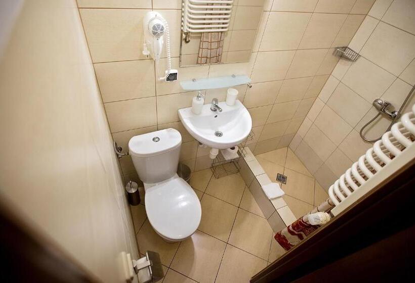 基本间, Zamek Chałupki