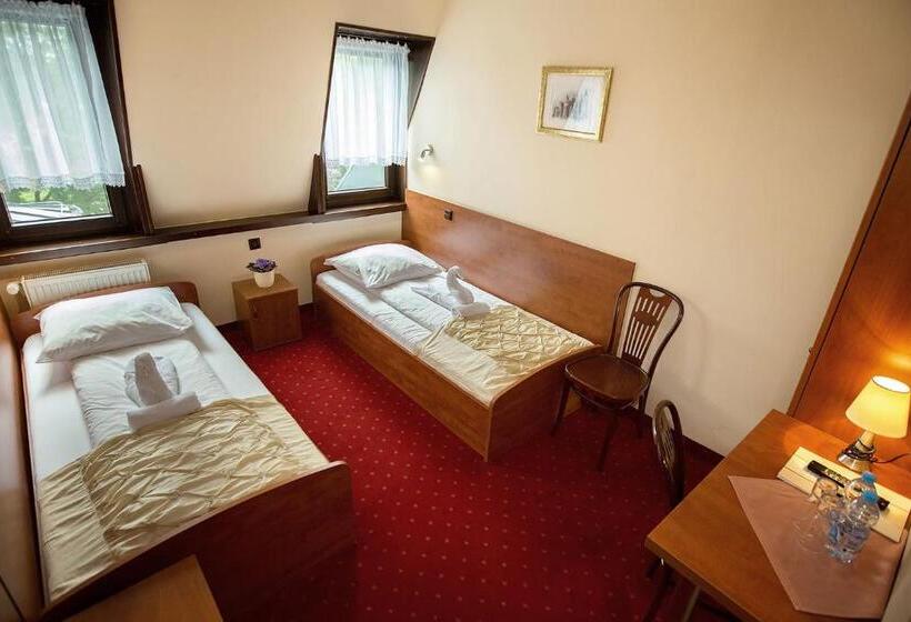 基本间, Zamek Chałupki