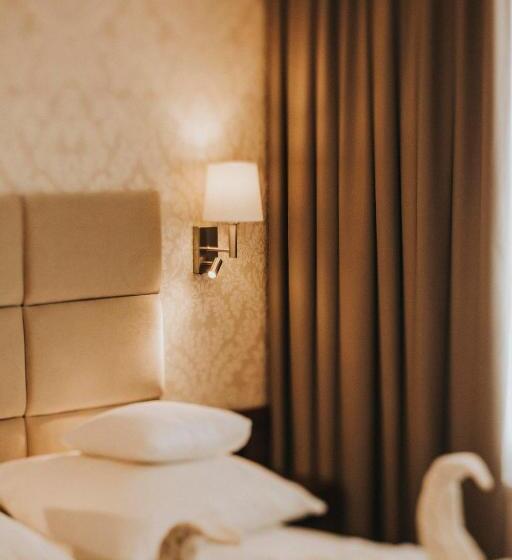 豪华房间, Zamek Chałupki