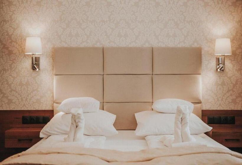 豪华房间, Zamek Chałupki