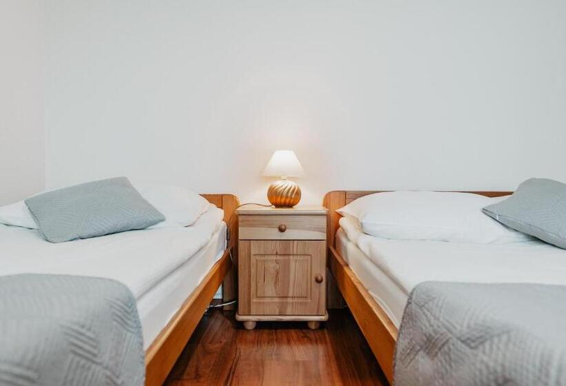 Quarto Triplo Estandar com Sacada, Willa Ostoja