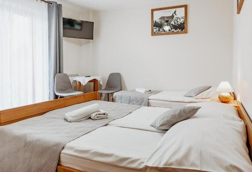 Quarto Triplo Estandar com Sacada, Willa Ostoja