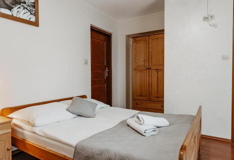 Quarto Triplo Estandar com Sacada, Willa Ostoja