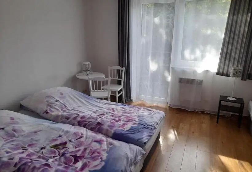 Standard Kolmen Hengen Huone Parveke, Ośrodek Wypoczynkowy Sum
