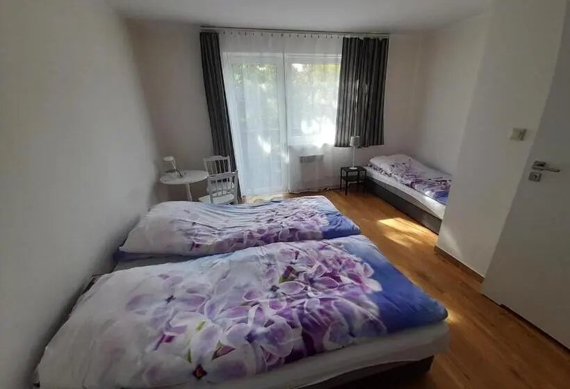 Standard Kolmen Hengen Huone Parveke, Ośrodek Wypoczynkowy Sum