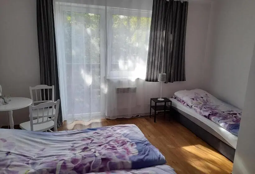 Standard Kolmen Hengen Huone Parveke, Ośrodek Wypoczynkowy Sum
