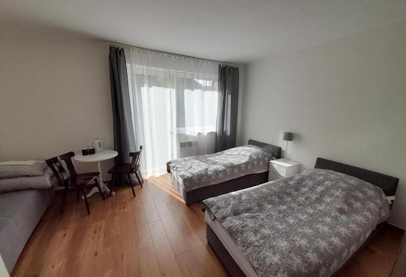 Quarto Triplo Estandar com Sacada, Ośrodek Wypoczynkowy Sum