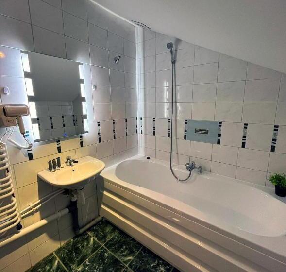 استودیو خانوادگی, Villa Adamar   Masaże & Jacuzzi