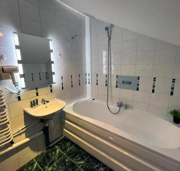 Perhestudio, Villa Adamar   Masaże & Jacuzzi