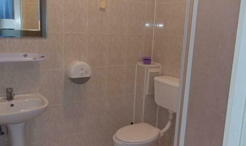 标准三人间, Ośrodek Sportowo Wypoczynkowy Pustynia